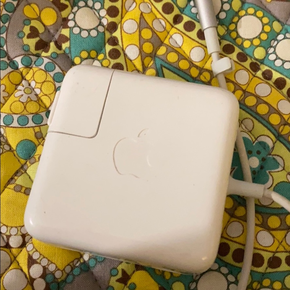 Apple lightning cable for mac - Picture 1 of 4